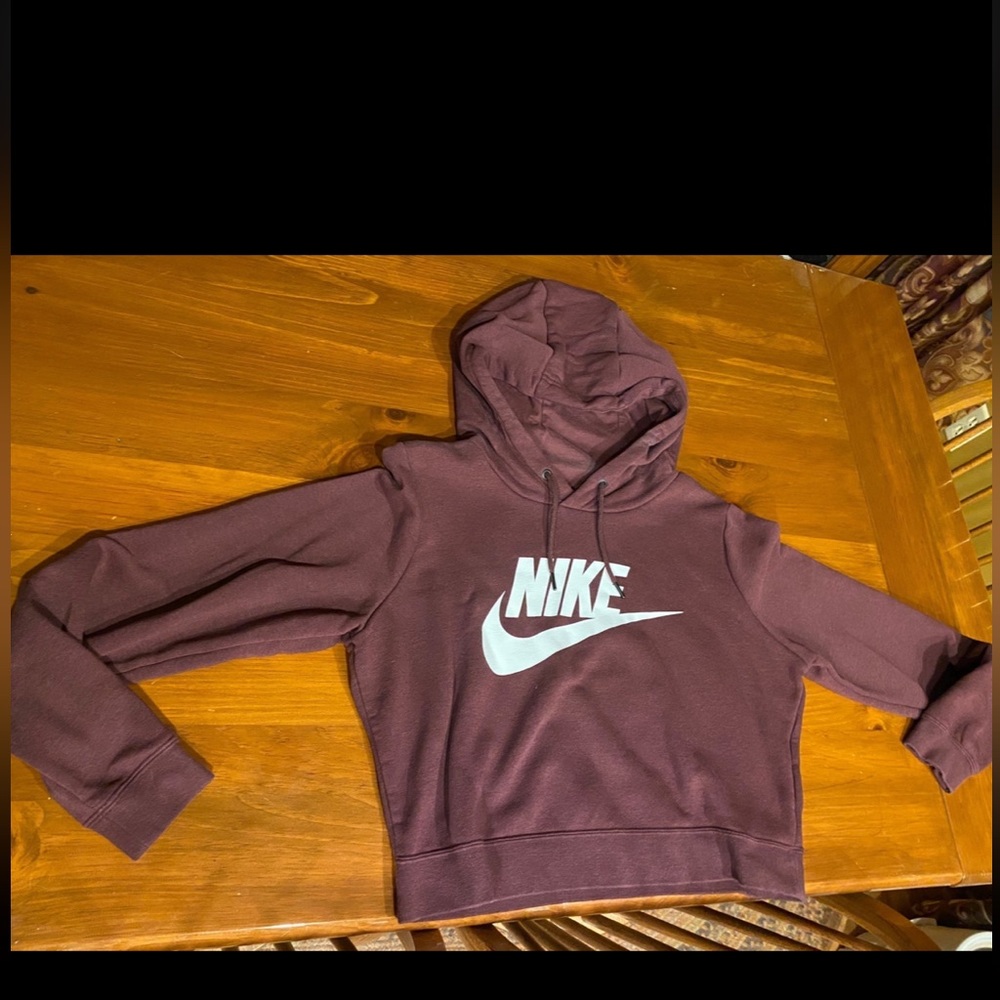 Maroon cropped nike sweatshirt size M